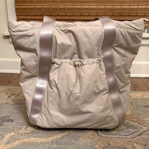 Vuori All Around Tote in Ecru